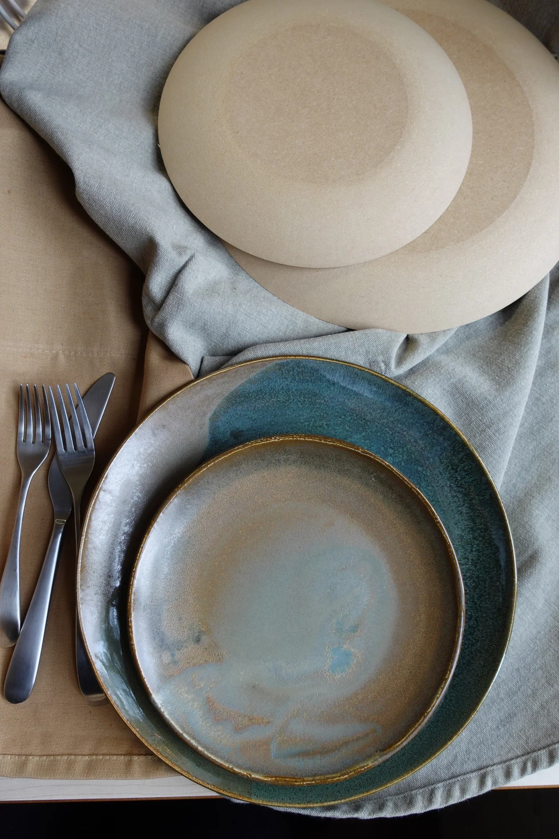 GR POTTERY FORMS RD2 ROUND DINNER SET - Image 3