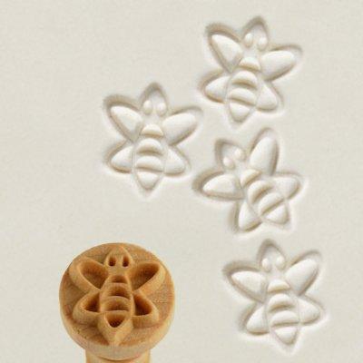 MKM MEDIUM STAMP - HONEY BEE (SCM-157)
