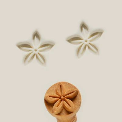 MKM MEDIUM STAMP - SIMPLE FLOWER (SCM-197)